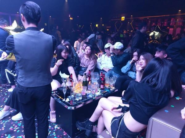 为什么夜店对女生免费？第一次去夜店别贪心，女孩应避开这些套路