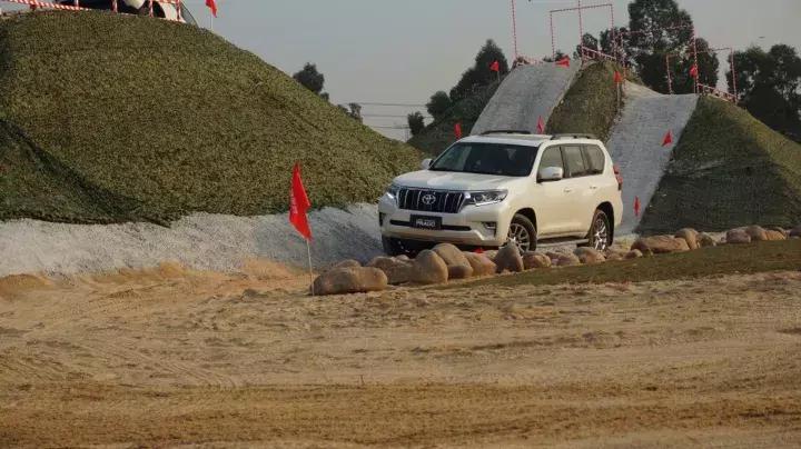 丰田普拉多2024款混动技术,普拉多4000和坦克300怎么选