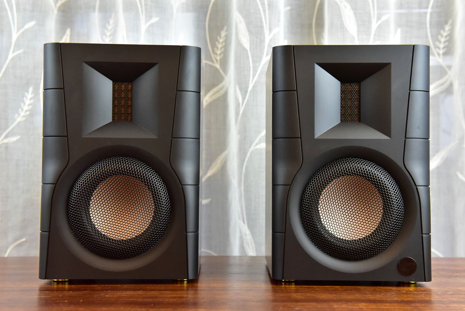 真力和惠威音箱,真力和惠威监听音响哪个好