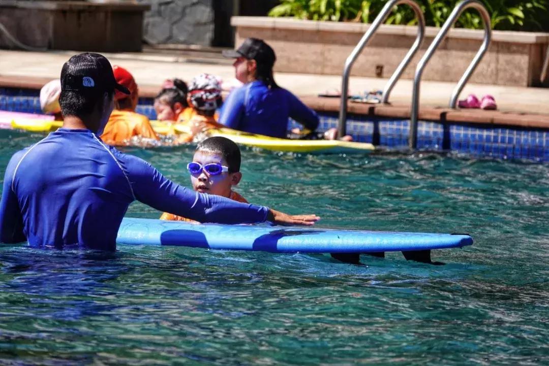 夏令营冲浪体验活动,冲浪暑期夏令营