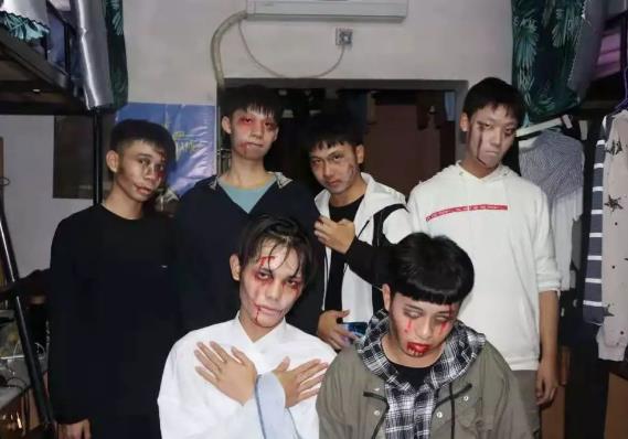 大学寝室的沙雕日常，小太阳上烤大虾，导员闻着味就来没收了