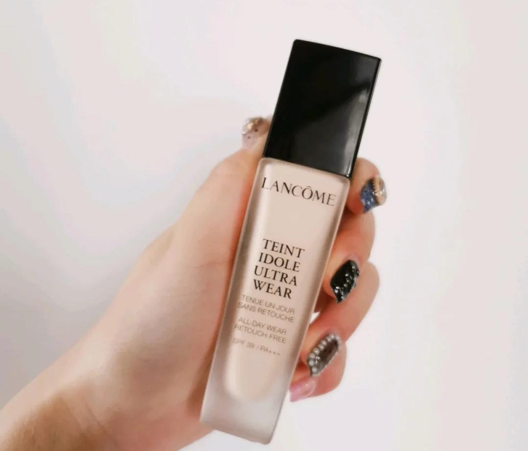 给大家推荐两款非常好用的粉底液,给大家推荐一款非常好用的粉底液