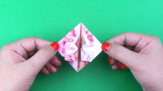 双爱心钱折法情人节,情人节折爱心手工教程