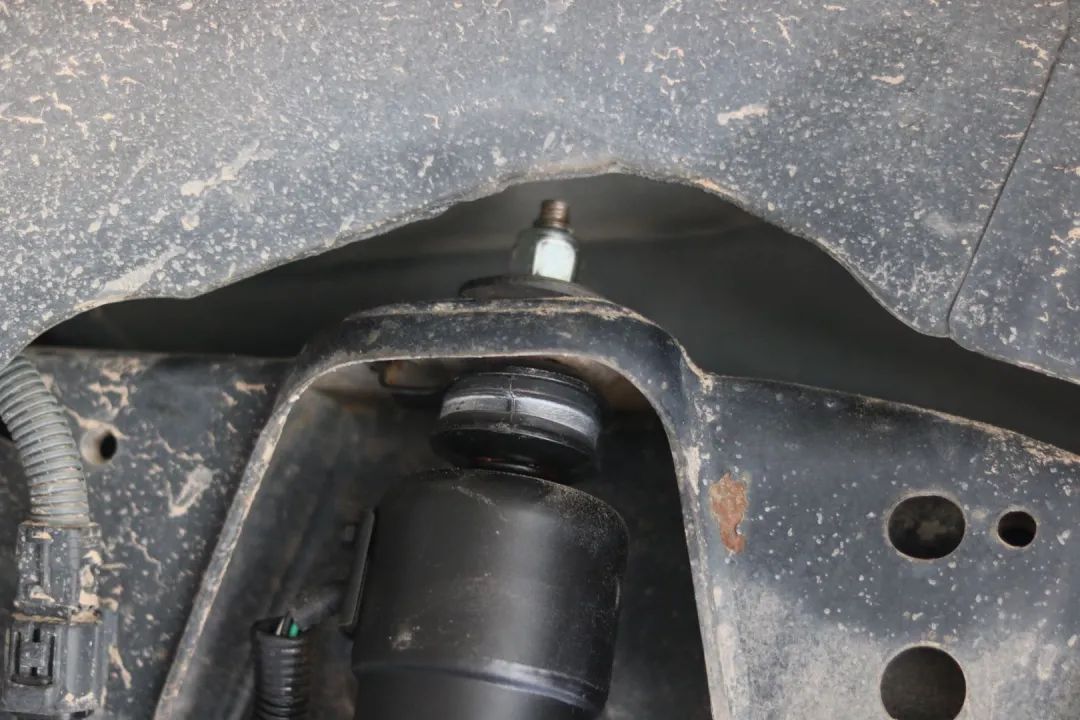 经典老车丰田lc90翻新复活,老款普拉多120翻新