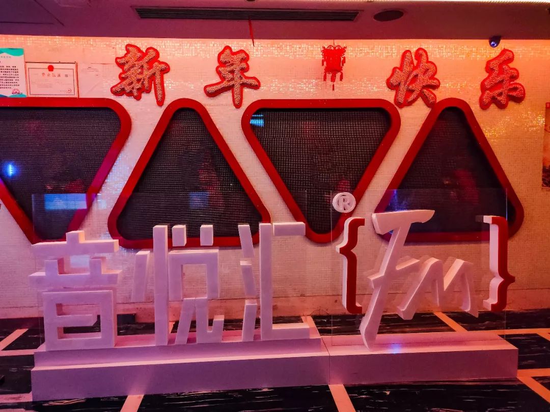 西安银泰百货曲江店附近地铁口,西安银泰百货曲江店在西安哪里