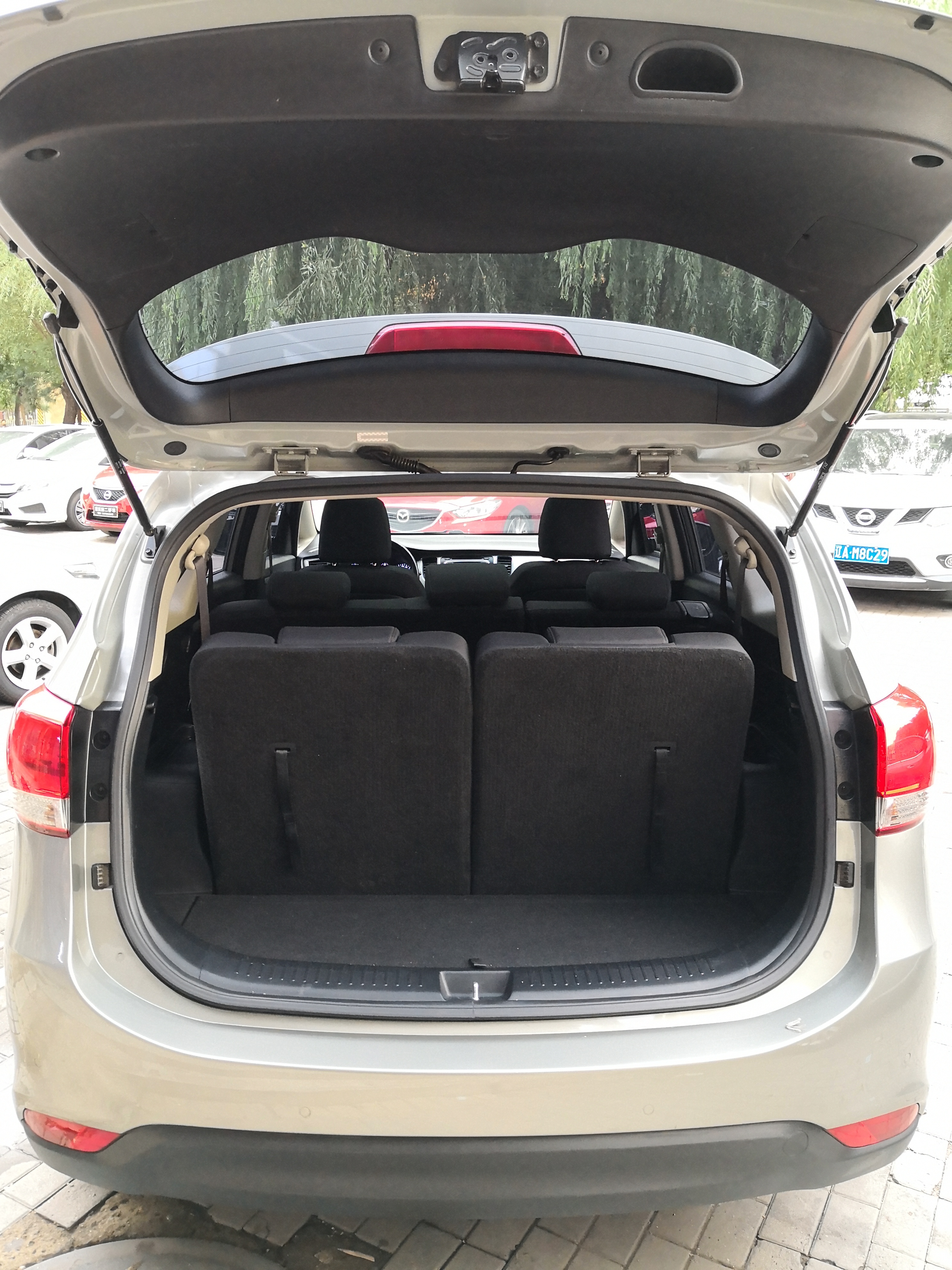 逛二手车市场奥迪,二手起亚佳乐现车新款