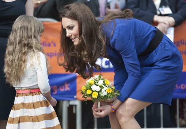 威廉凯特首现身梅根哈里采访,威廉凯特庆祝结婚周年