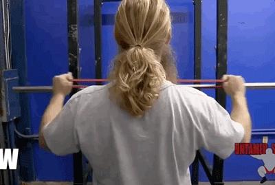 肩内旋肩膀疼，这些问题不能错过！不解决只能让你变丑又受伤