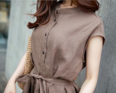 碎花裙这样穿气质又温柔,假如我是70后一定要打扮年轻点