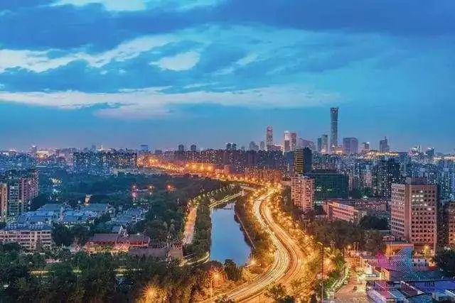 为什么一遇红灯一路都是红灯,为什么遇到红灯的概率比绿灯高