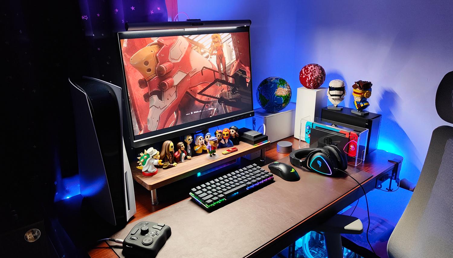 游戏宅的电脑桌面,游戏头戴式耳机rog棱镜s