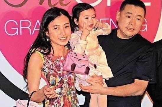 戴5万手链就被炮轰炫富，这些星二代的生活更壕