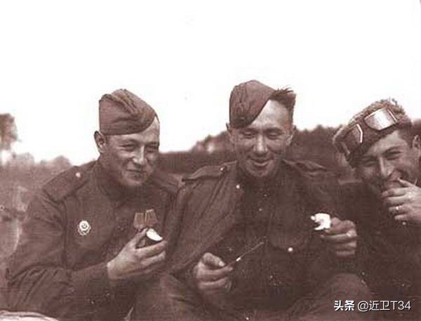 为人们带来欢笑的孤独艺术家—阿列克谢·斯米尔诺夫