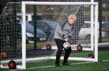 英国“网红”首相玩体育、玩政治，现在他被病毒玩了