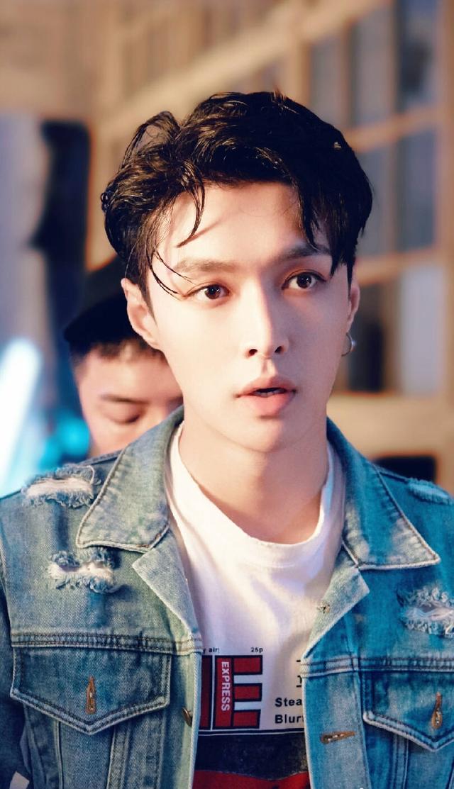 张艺兴初心不改理想不灭,张艺兴努力和梦想已经刻进骨子里