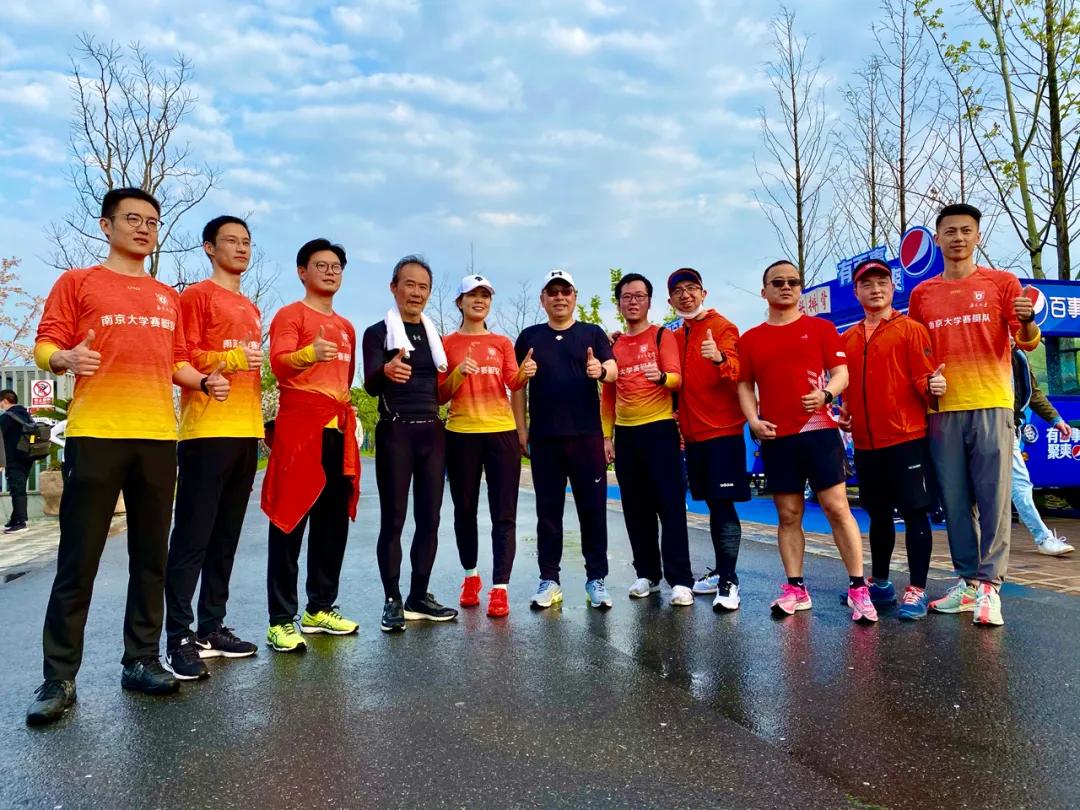 王石说疫情,69岁王石玄武湖晨跑5公里