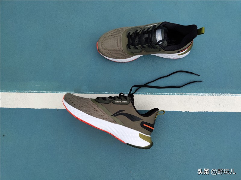 李宁复古潮流跑鞋微晶灰测评,李宁云四代跑步鞋夏季评测