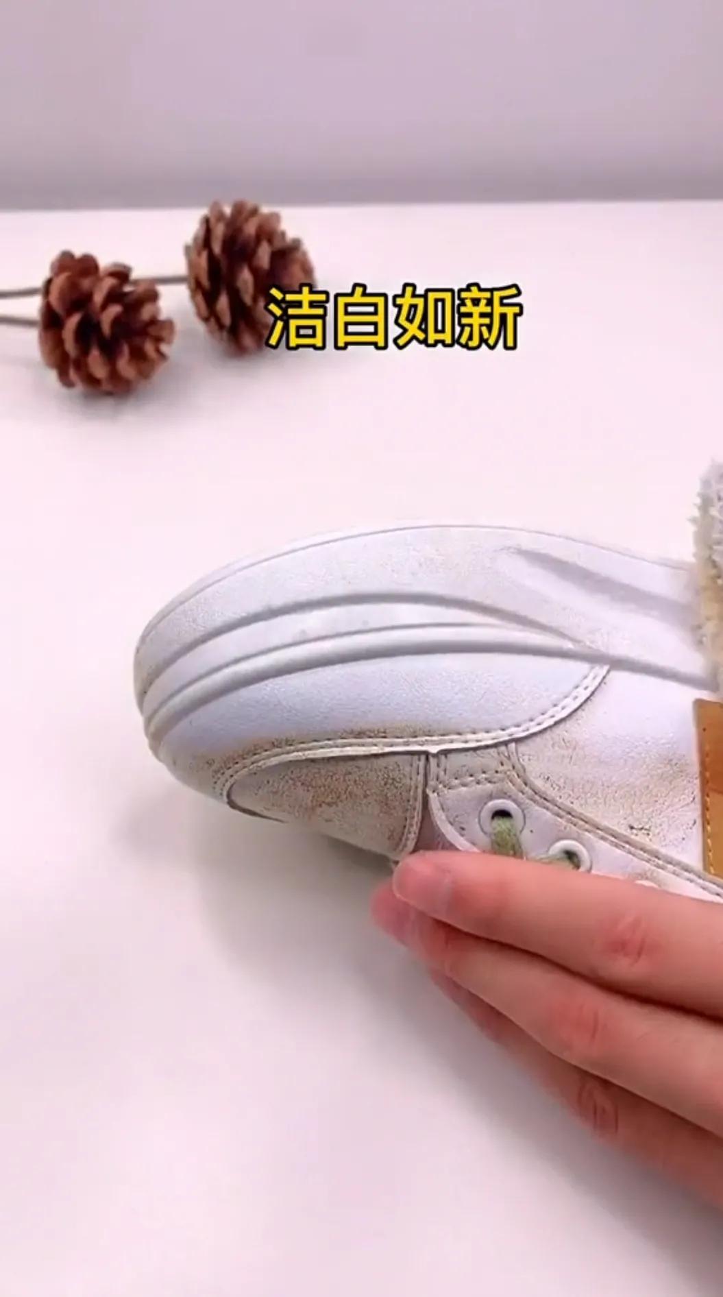 白鞋穿的时间久了怎么才能洗干净,白鞋穿久了怎么办翻新