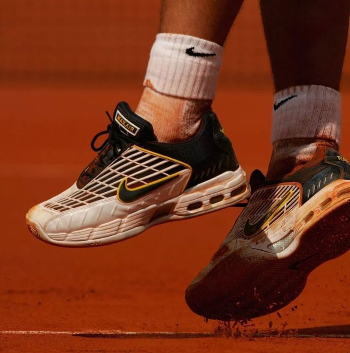 纳达尔红土夺冠集锦,纳达尔法网11冠战靴