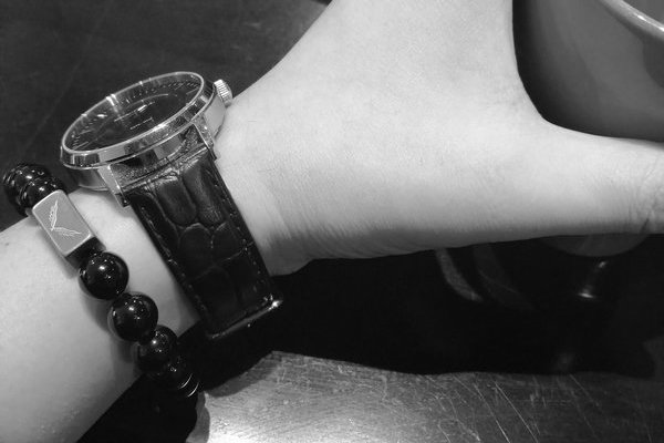 男士手链最好戴哪个手,男士手链奢侈品品牌