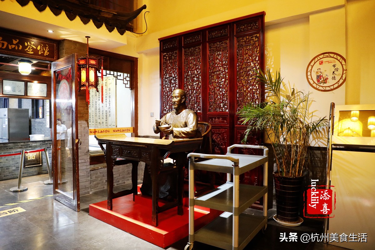 镇江美食三茅宫地锅鸡,镇江美食推荐锅盖面