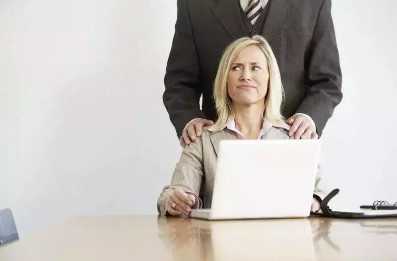 未闻轶事|女子网络杜撰“被威胁奸杀”假手链变真*铐手**！