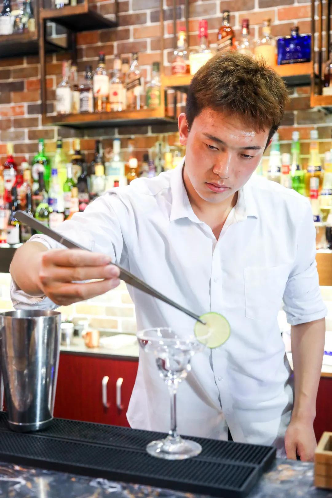 怎么样才能成为一名调酒师,你适合做发型师吗