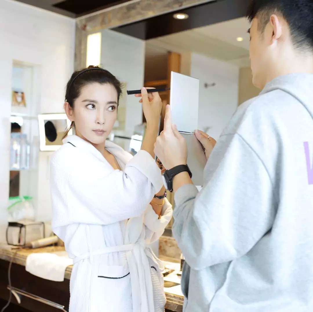 没想到有一天我会跟着宁静学习美妆干货……