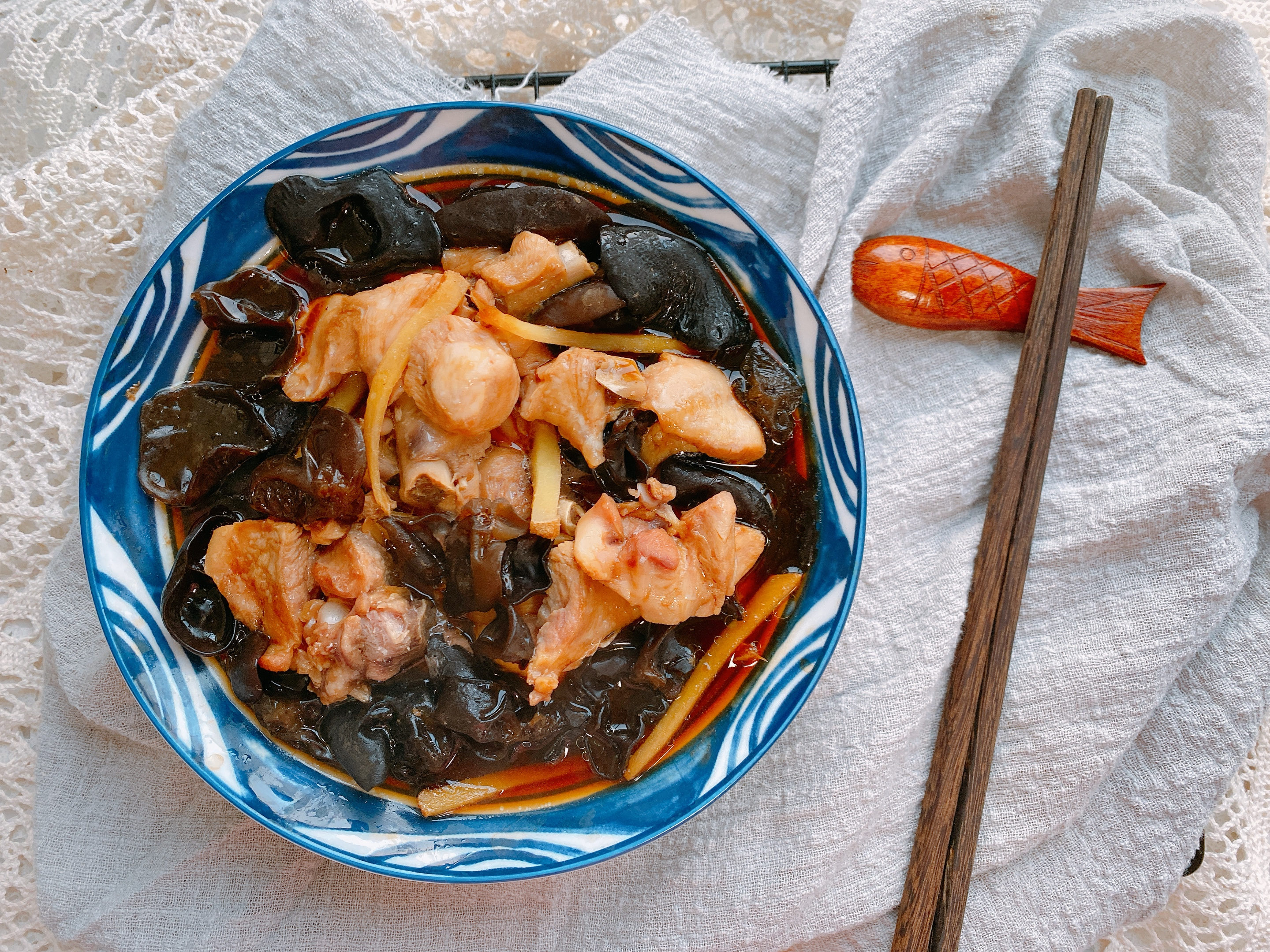 木耳怎么泡发更好吃,木耳的泡发和吃法