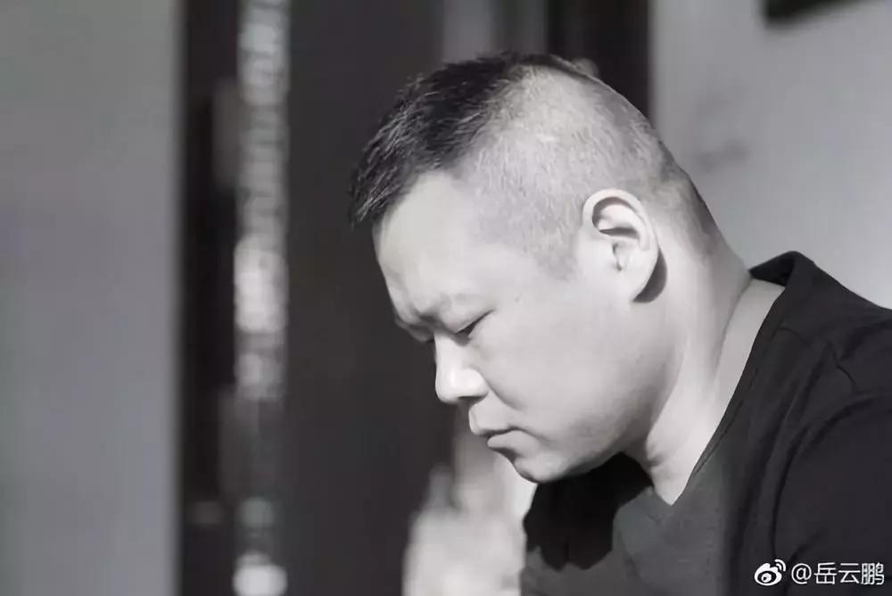 岳云鹏连续13年为郭德纲庆生,郭德纲岳云鹏在同龄人中成就