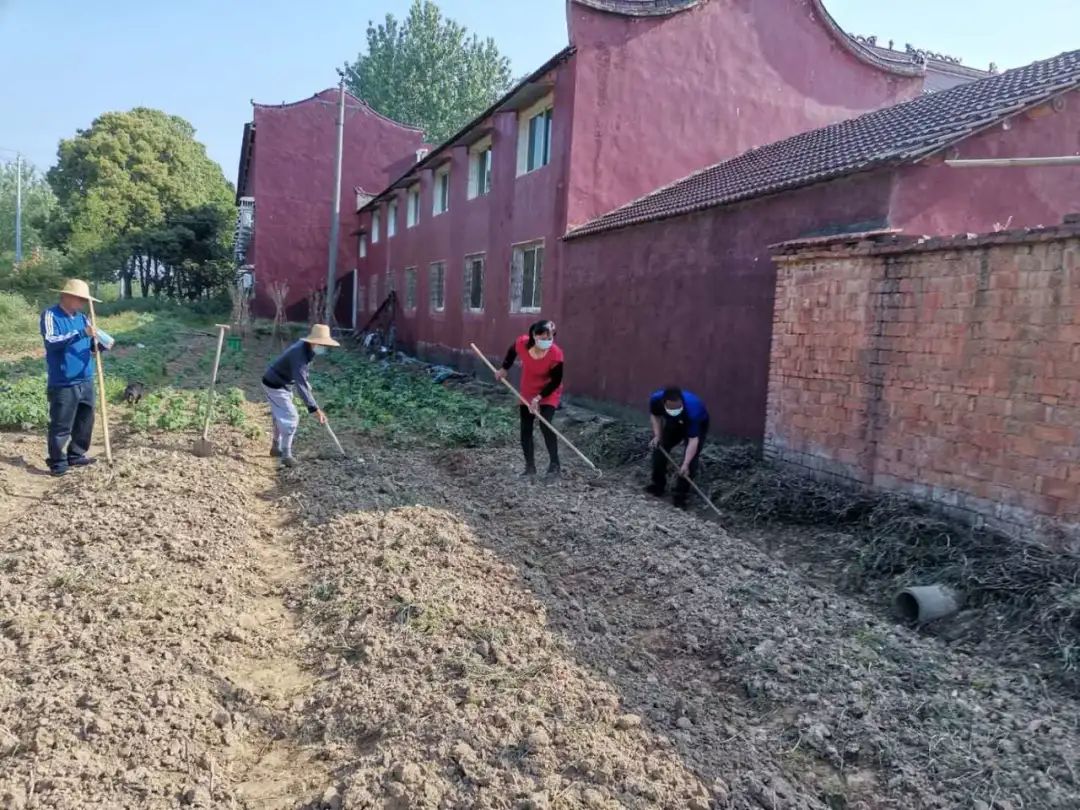 抢抓农时开展农业生产,农民纷纷抢抓春耕生产有利时机