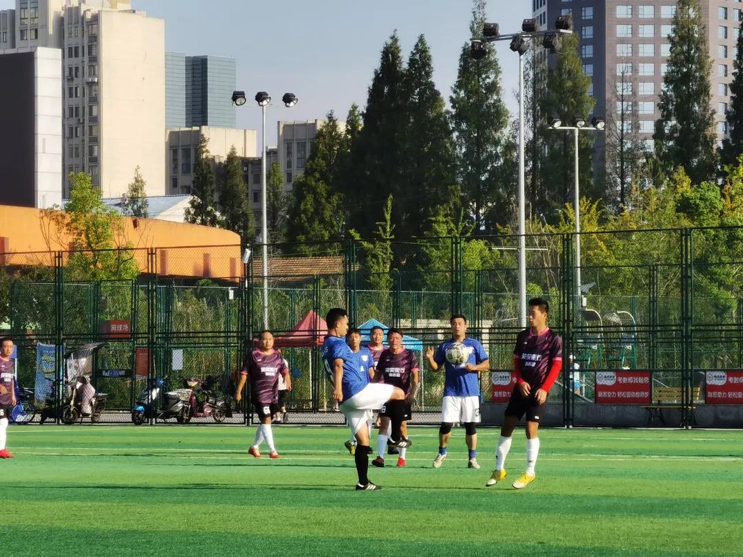 燃！近千名珠城“草根球侠”会战绿茵场
