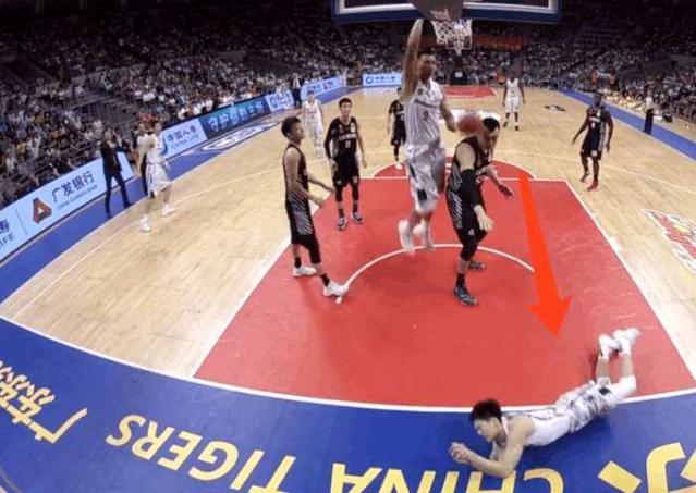 CBA球品最好的球员！从场上到场下，韩德君才是中国球员的标杆