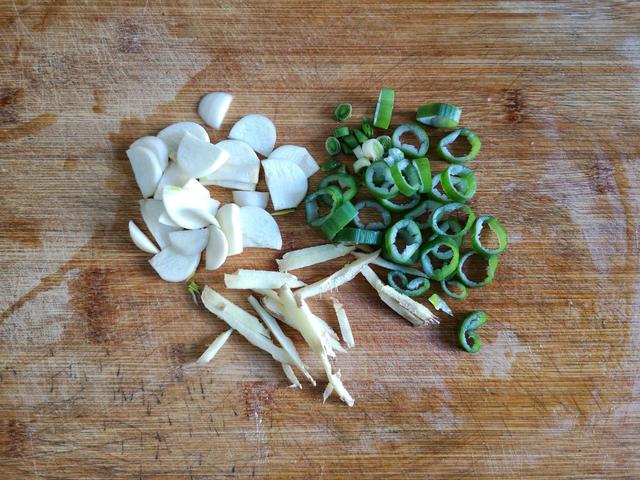 老妈味道松鼠鱼,香辣小鱼干酥脆