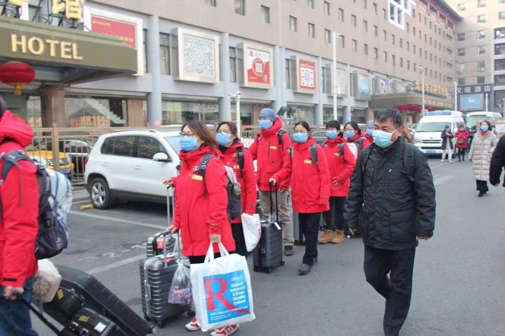 医者仁心，无私奉献。北京医护人员紧急赶赴武汉参加疫情救援