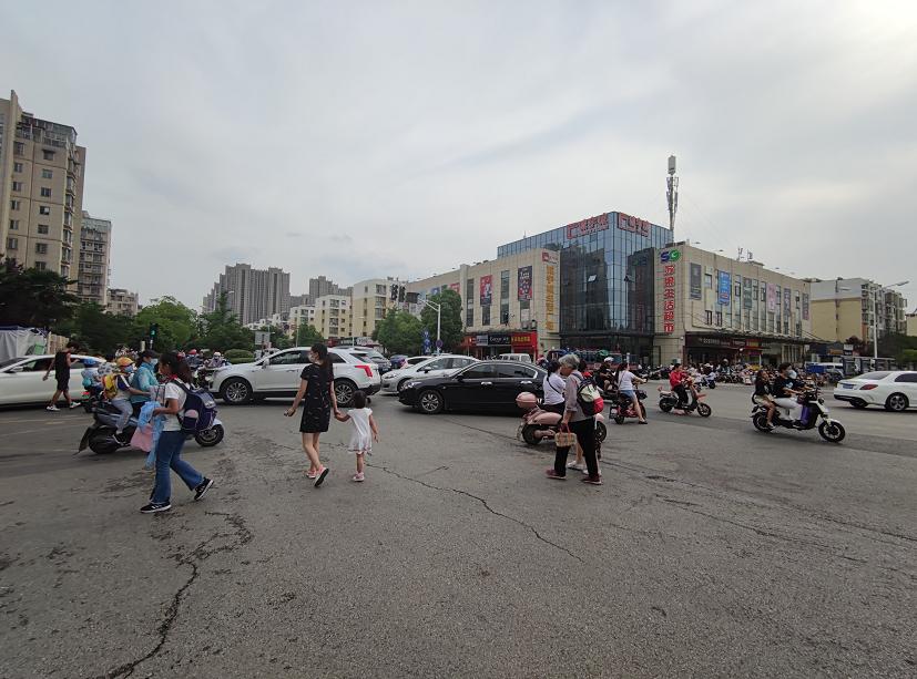 200家中介聚集,南京12家中介