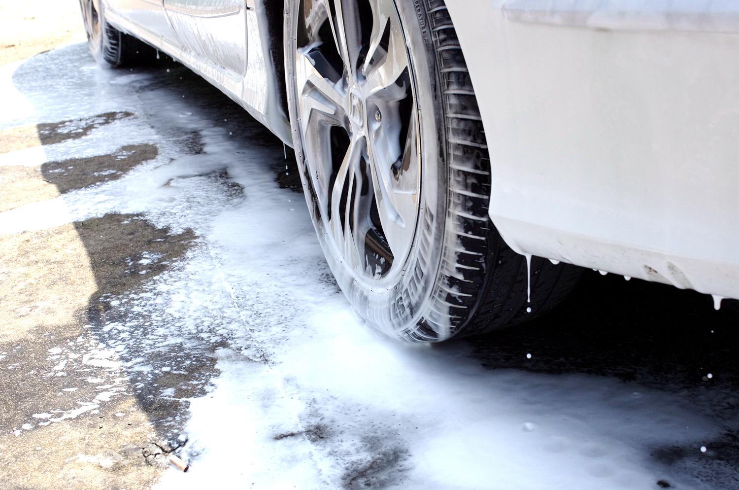 汽车塑料上的污渍怎么去除,汽车上的油烟污渍如何处理