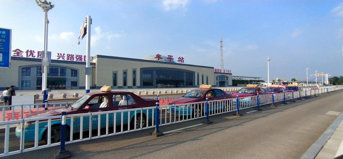 牟平城铁站规模不大，但干净整洁，作为牟平门户你觉得如何？