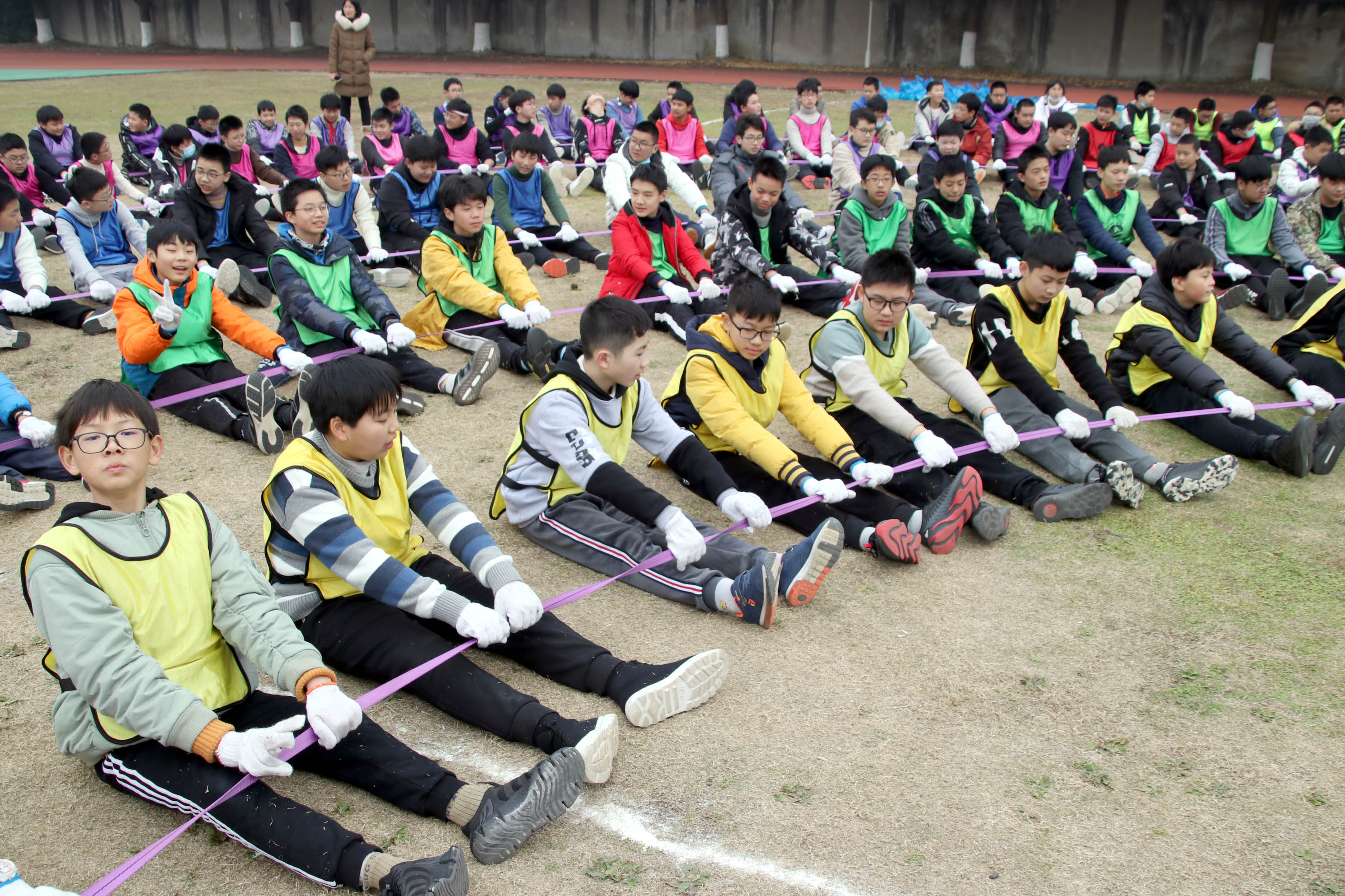 苏州吴中区迎春中学开展“拓展训练进校园素质教育显身手”活动
