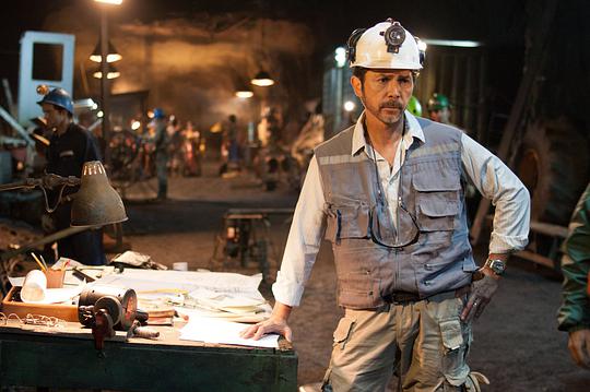 智利700米被困33名矿工怎么救的,智利矿难被困69天电影