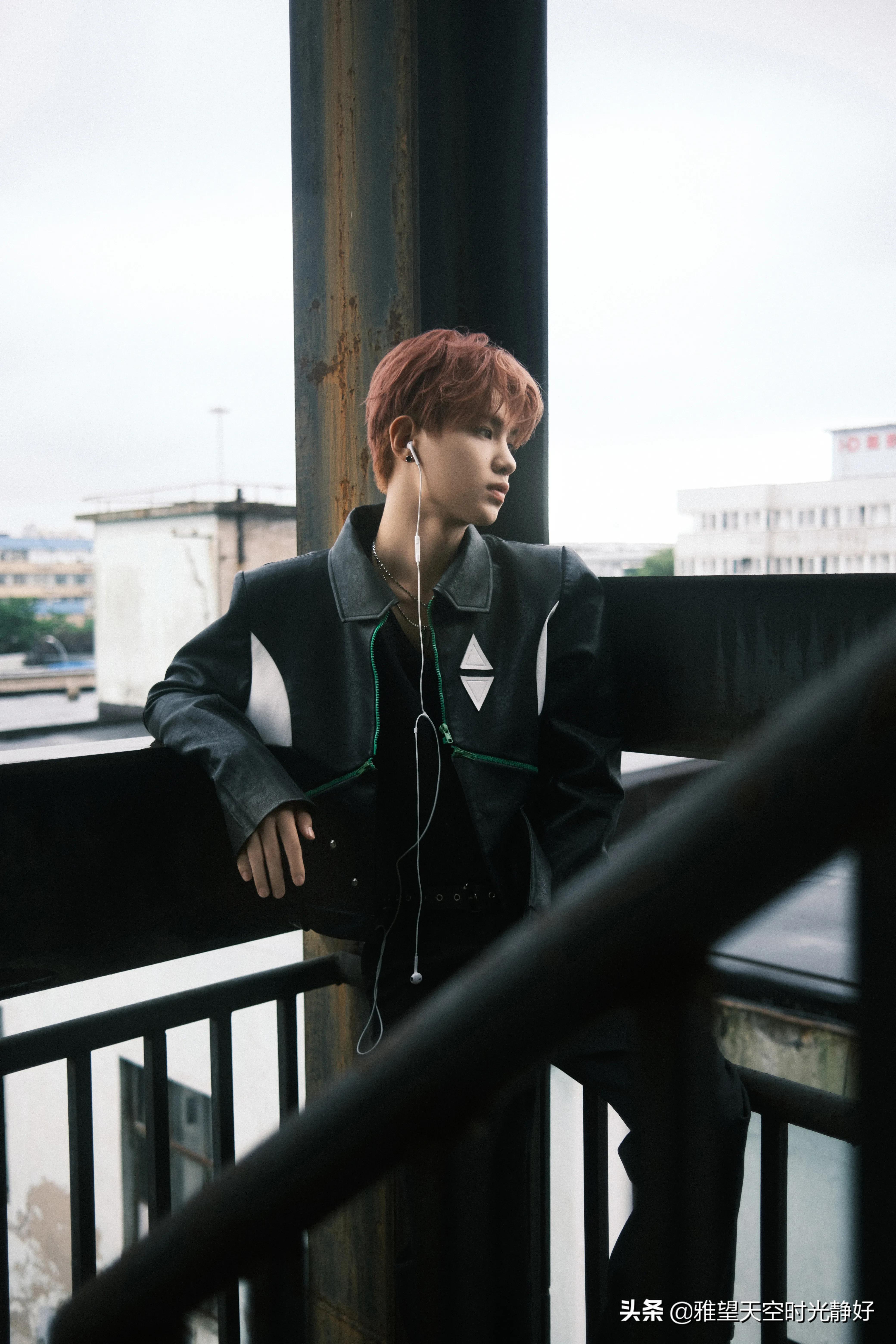 男明星西装穿搭夏季帅气,男士明星皮衣西服外套搭配