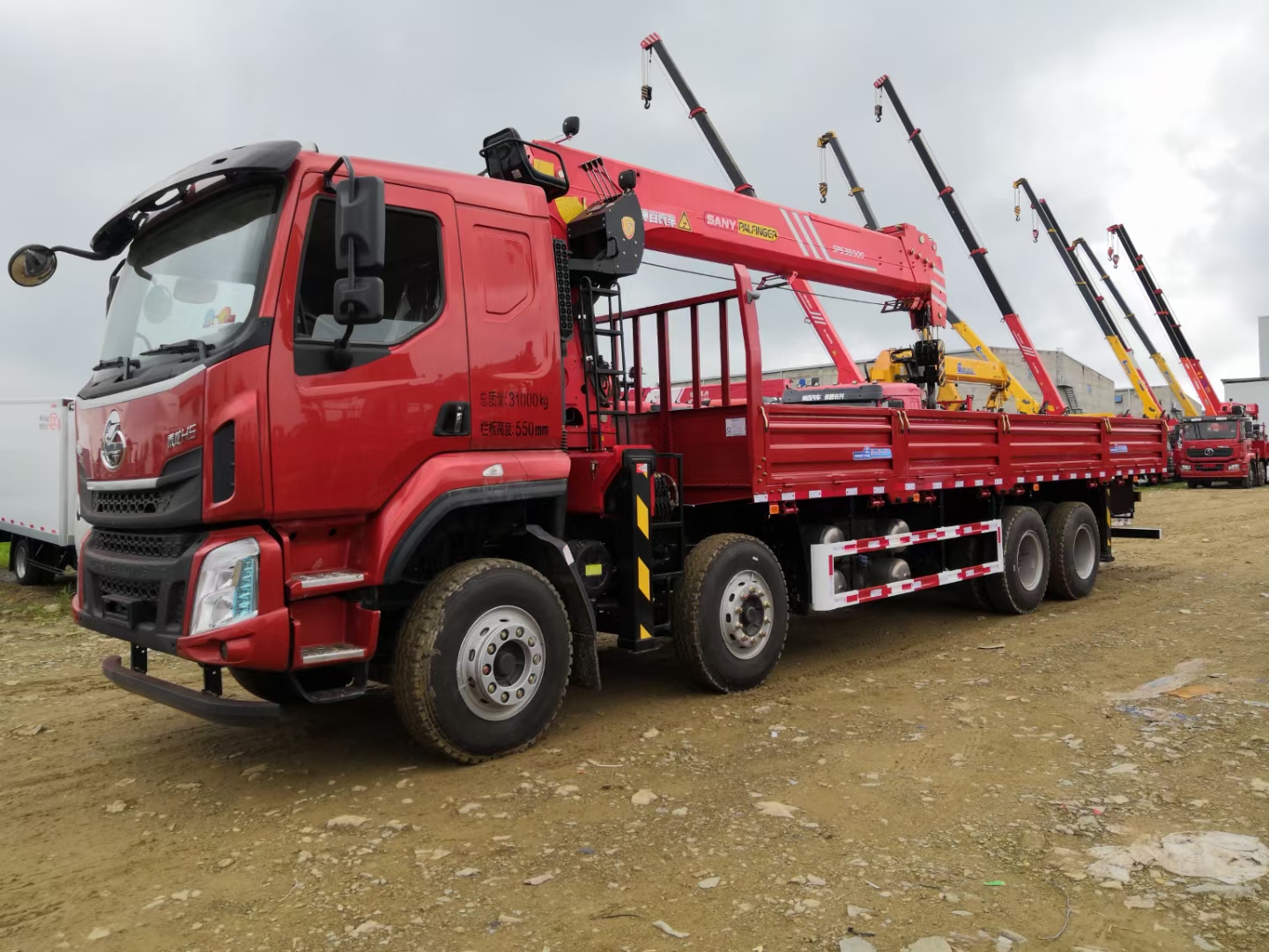 随车吊拉电杆注意事项,折臂随车吊的注意事项