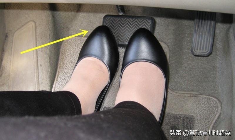 有上坡辅助的车陡坡怎么起步,有刹车辅助的车怎么陡坡起步