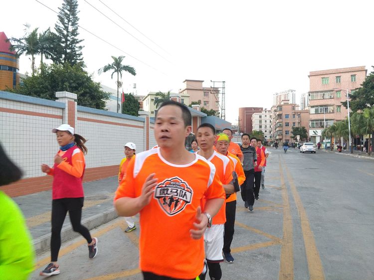 魅力深马，微马同行！六约微马助力深圳国际马拉松