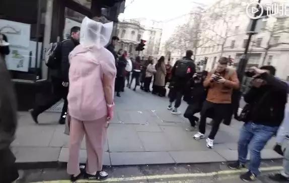 我们花了400块，把土鳖小伙子送上了伦敦时装周？？？