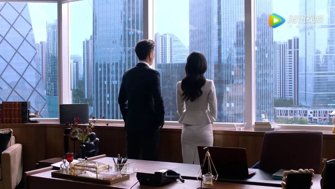 栗娜裙子搭配鞋子,精英律师栗娜50条裙子图片