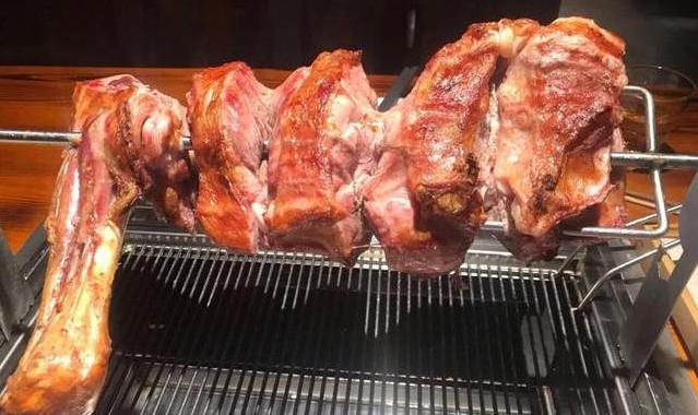 58一斤的烤羊腿,48斤烤全羊