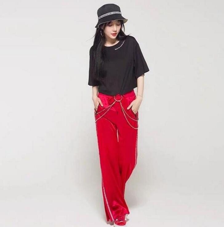 李小璐穿搭少女味十足,李小璐一袭黑裙嘻哈范儿十足