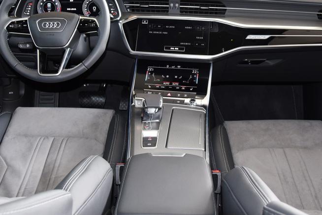 奥迪a6l55quattro3.0一年养车费用,奥迪a4l和奥迪a6l养车成本