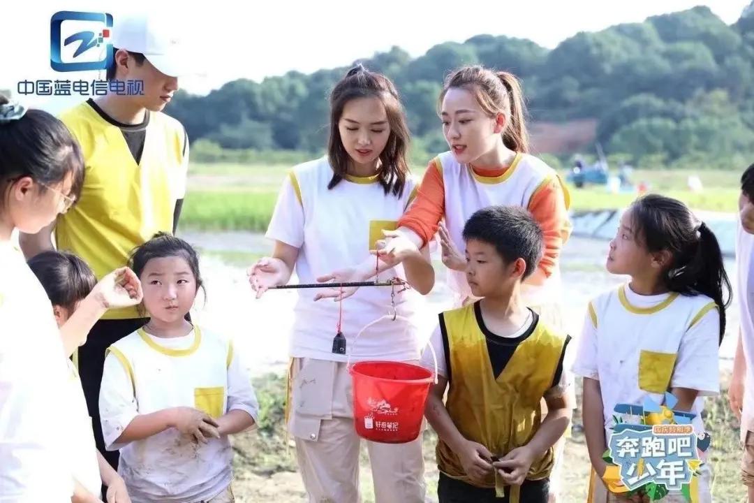 中国蓝电信电视创新青少年品牌运营“小跑男”“小记者”引发热议